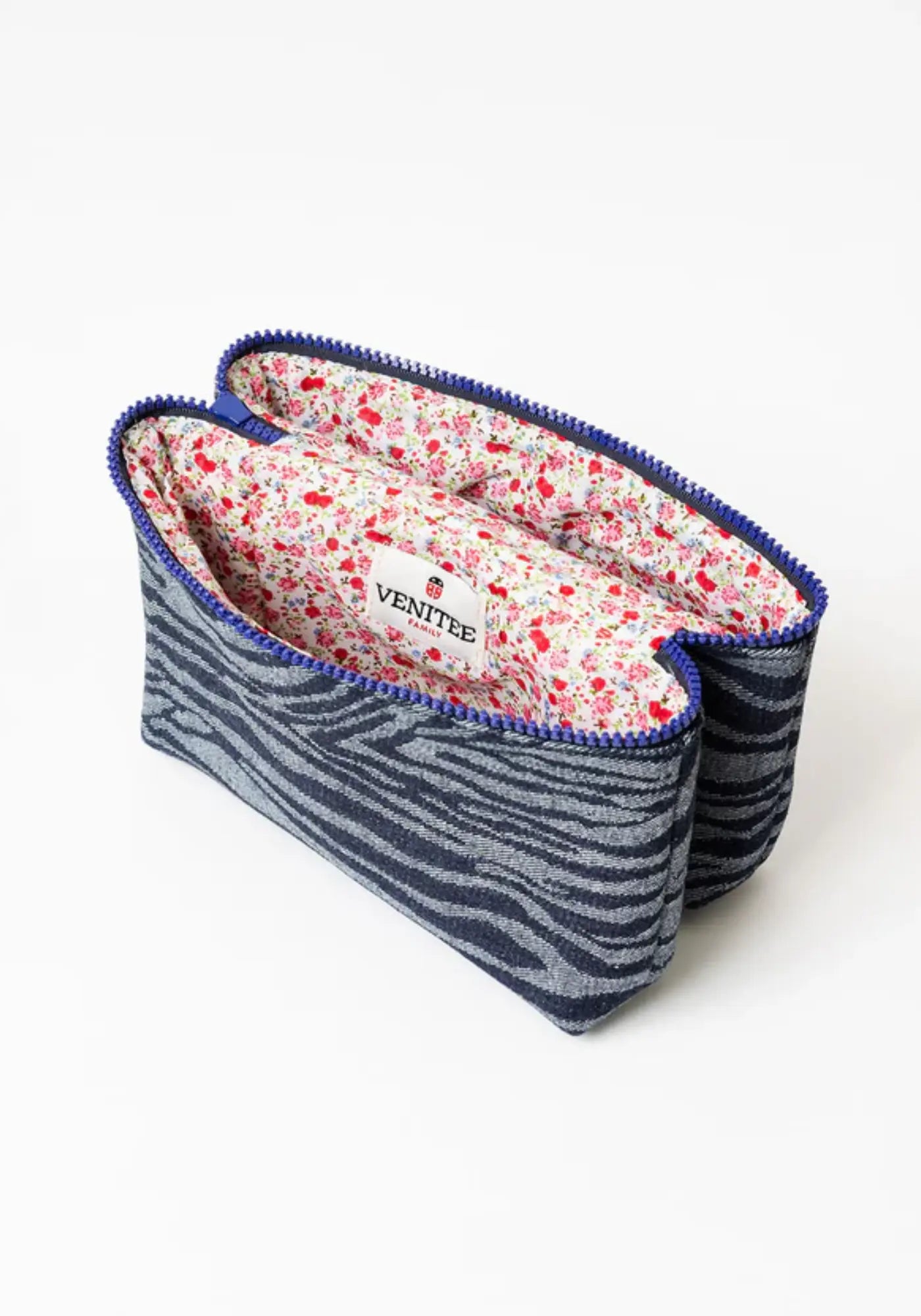 L'intérieur de la trousse twin M jean de chez Venitee