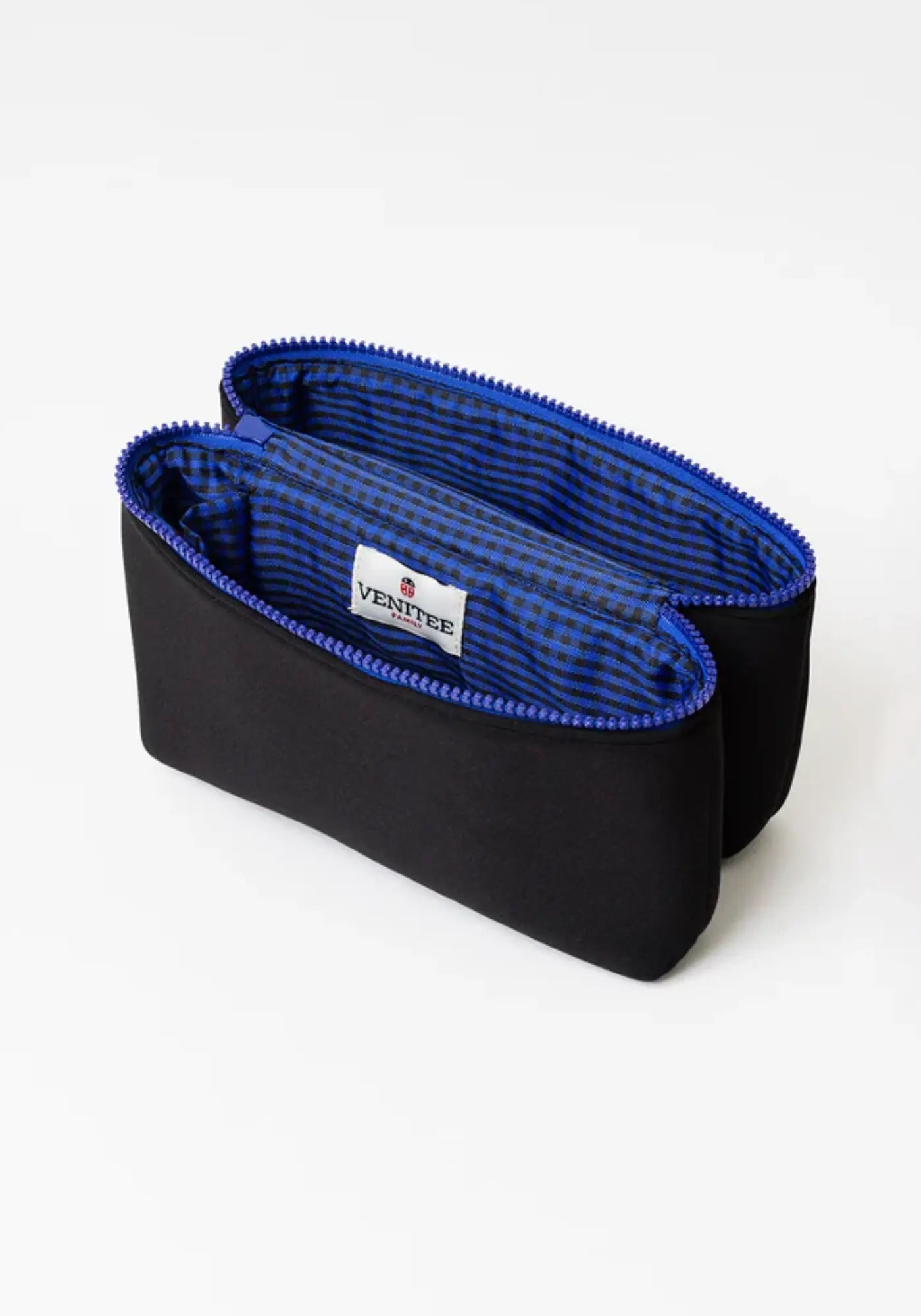 L'intérieur de la trousse twin M surf de chez Venitee