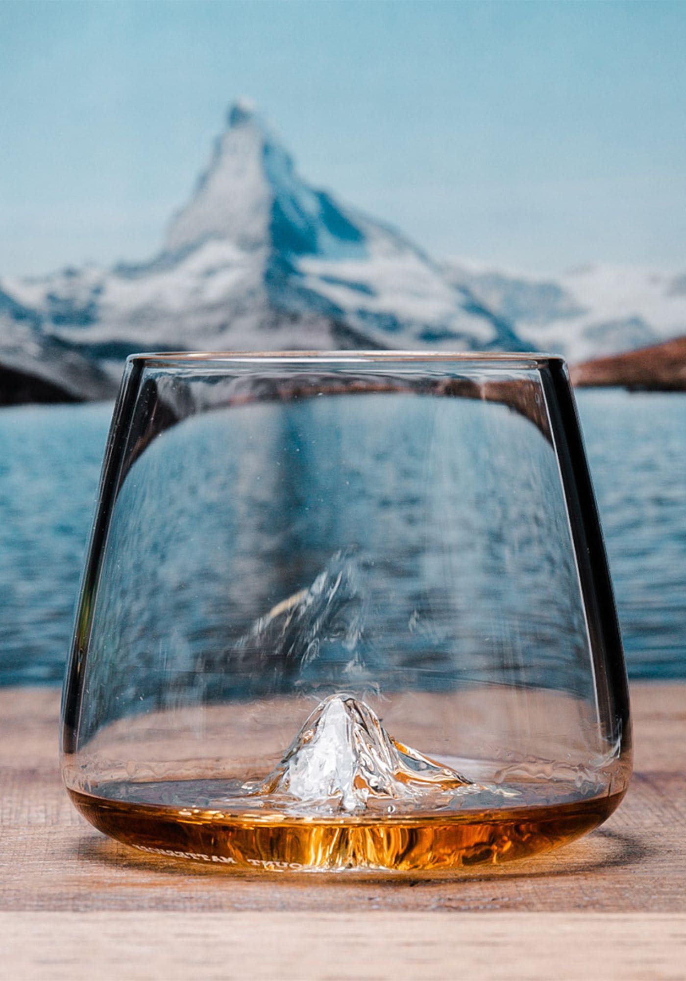Le verre topographic Mont Matterhorn de chez Alaskan Maker se trouve face à la montagne du même nom