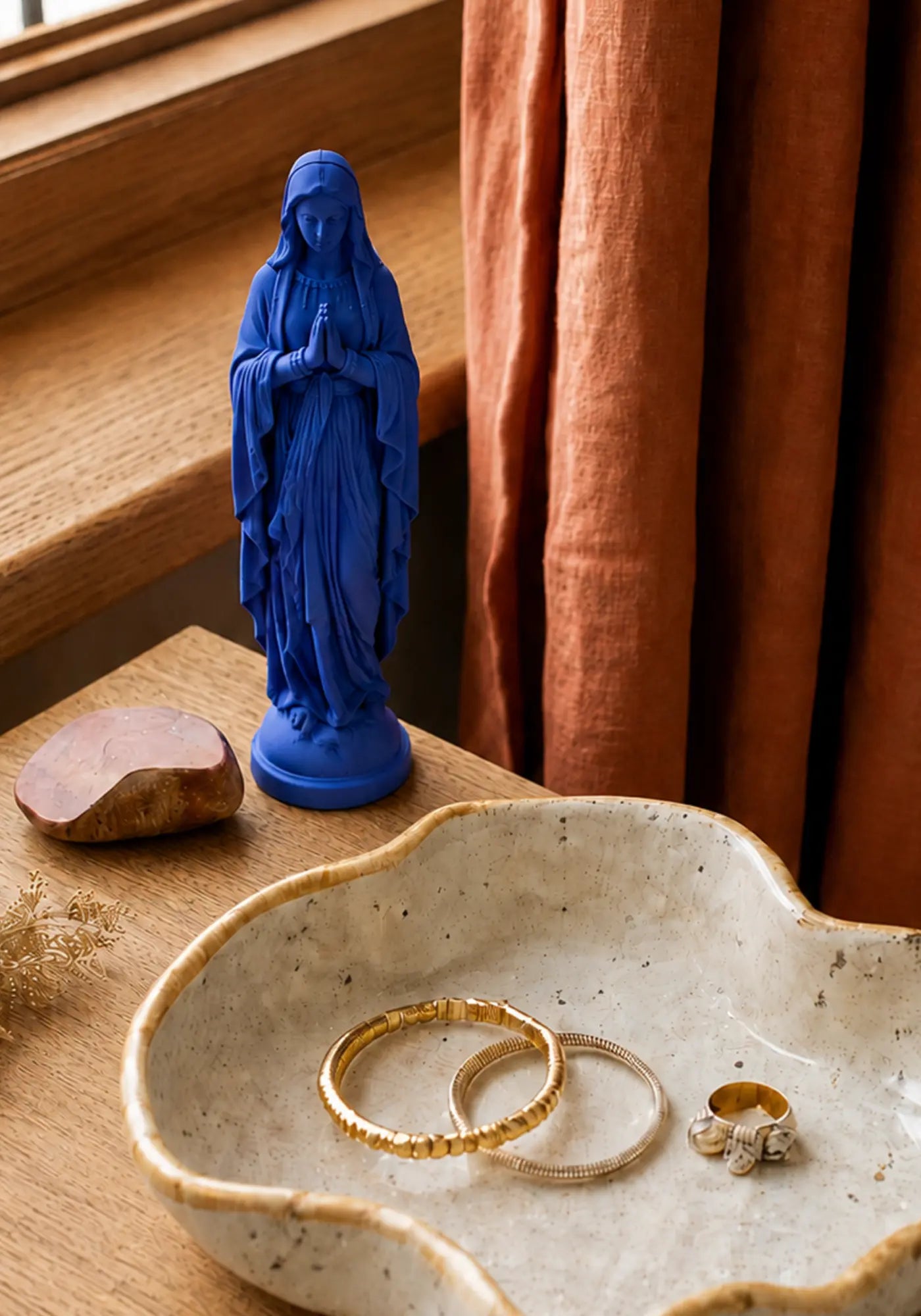 La vierge de 12cm bleu klein de chez Sapristi Store