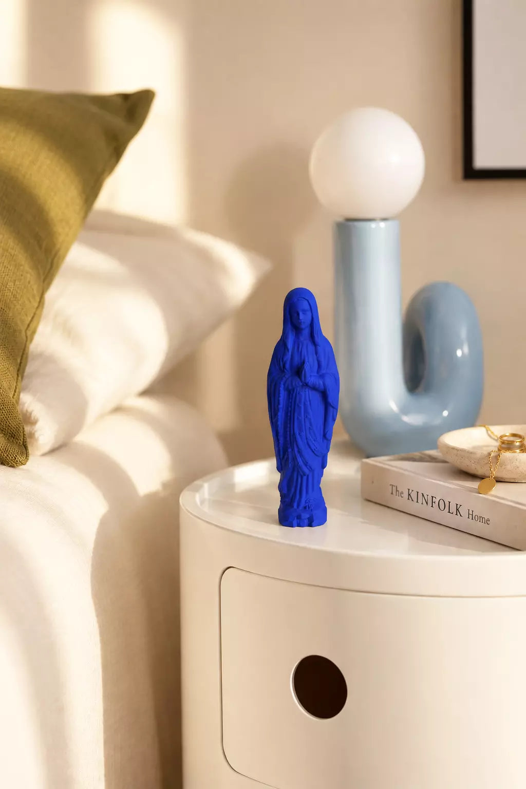 La vierge 12 cm bleu klein de chez Sapristi store