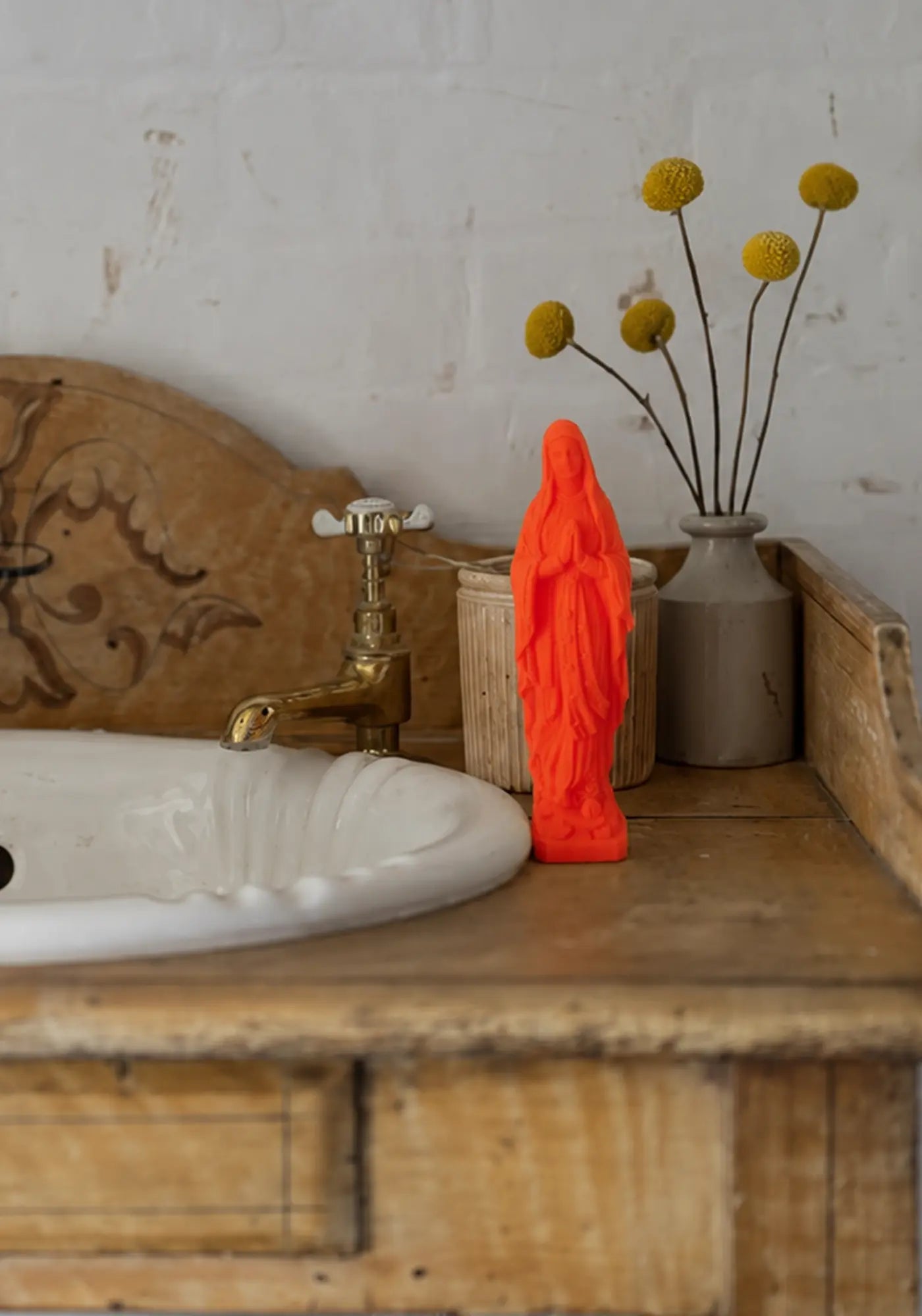 La vierge de 12cm orange fluo de chez Sapristi Store