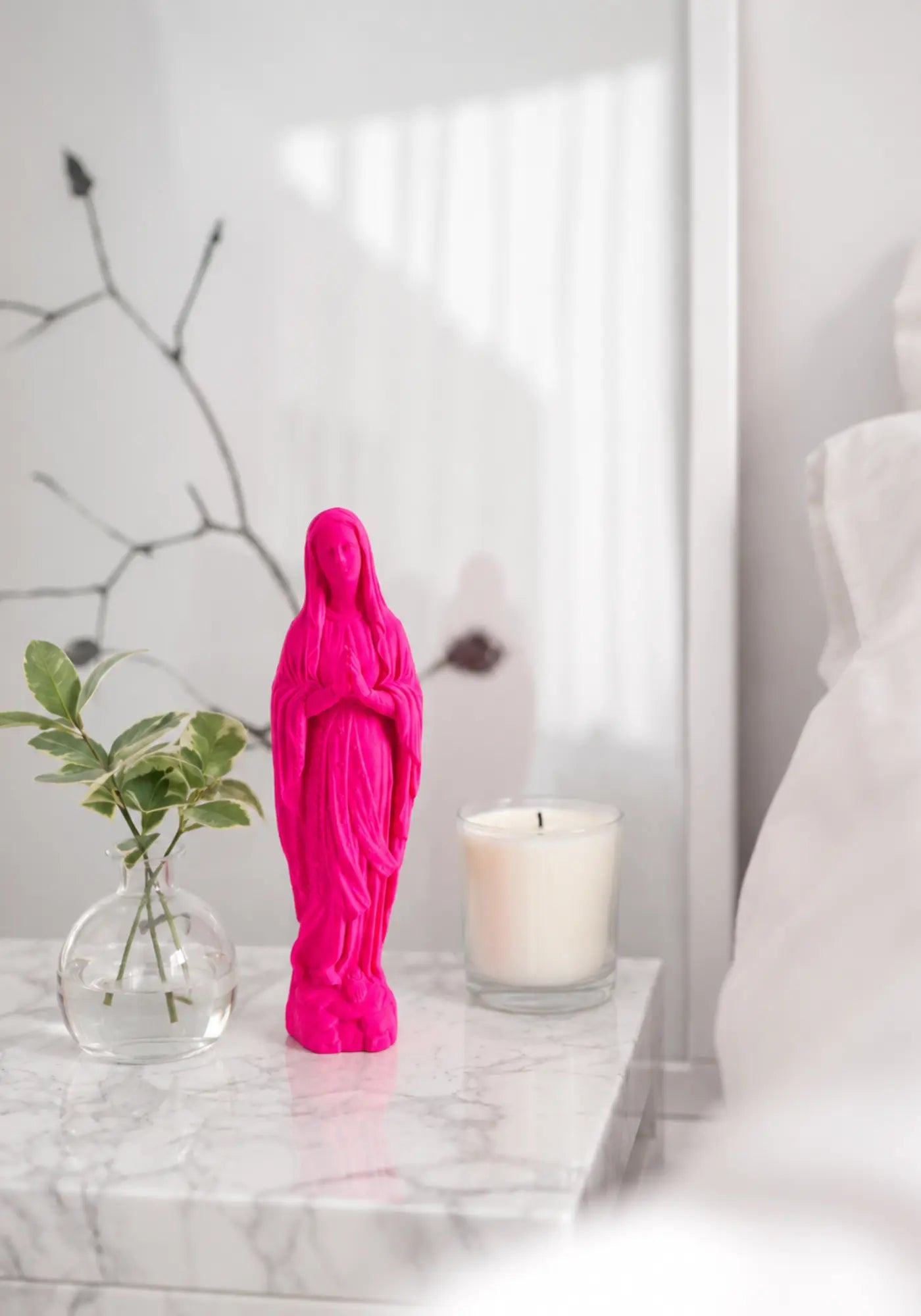 La vierge de 12cm rose fluo de chez Sapristi Store