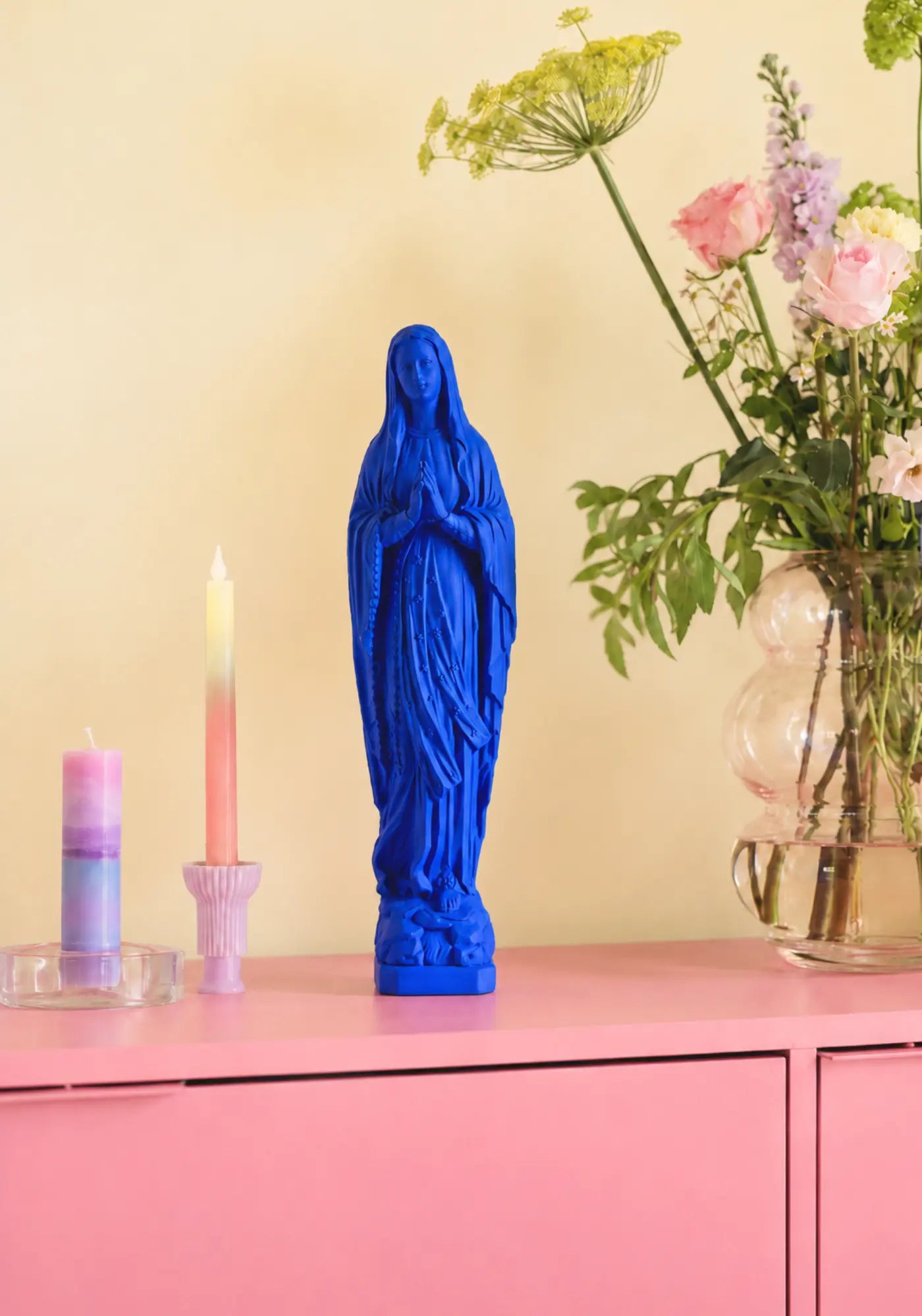 La vierge de 25cm bleu klein de chez Sapristi Store