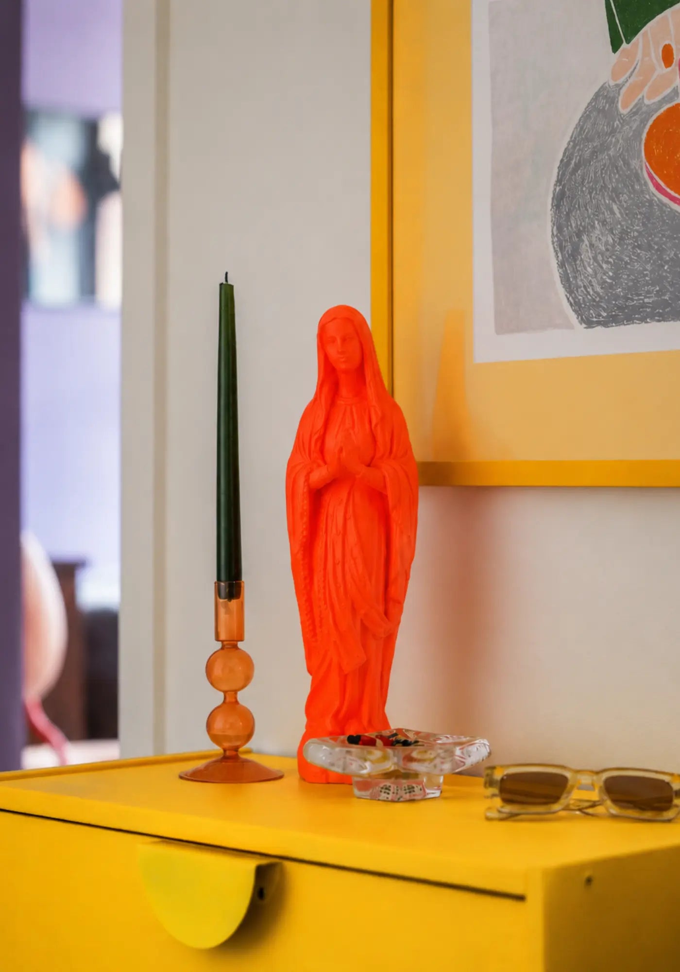 La vierge de 25cm orange fluo de chez Sapristi Store