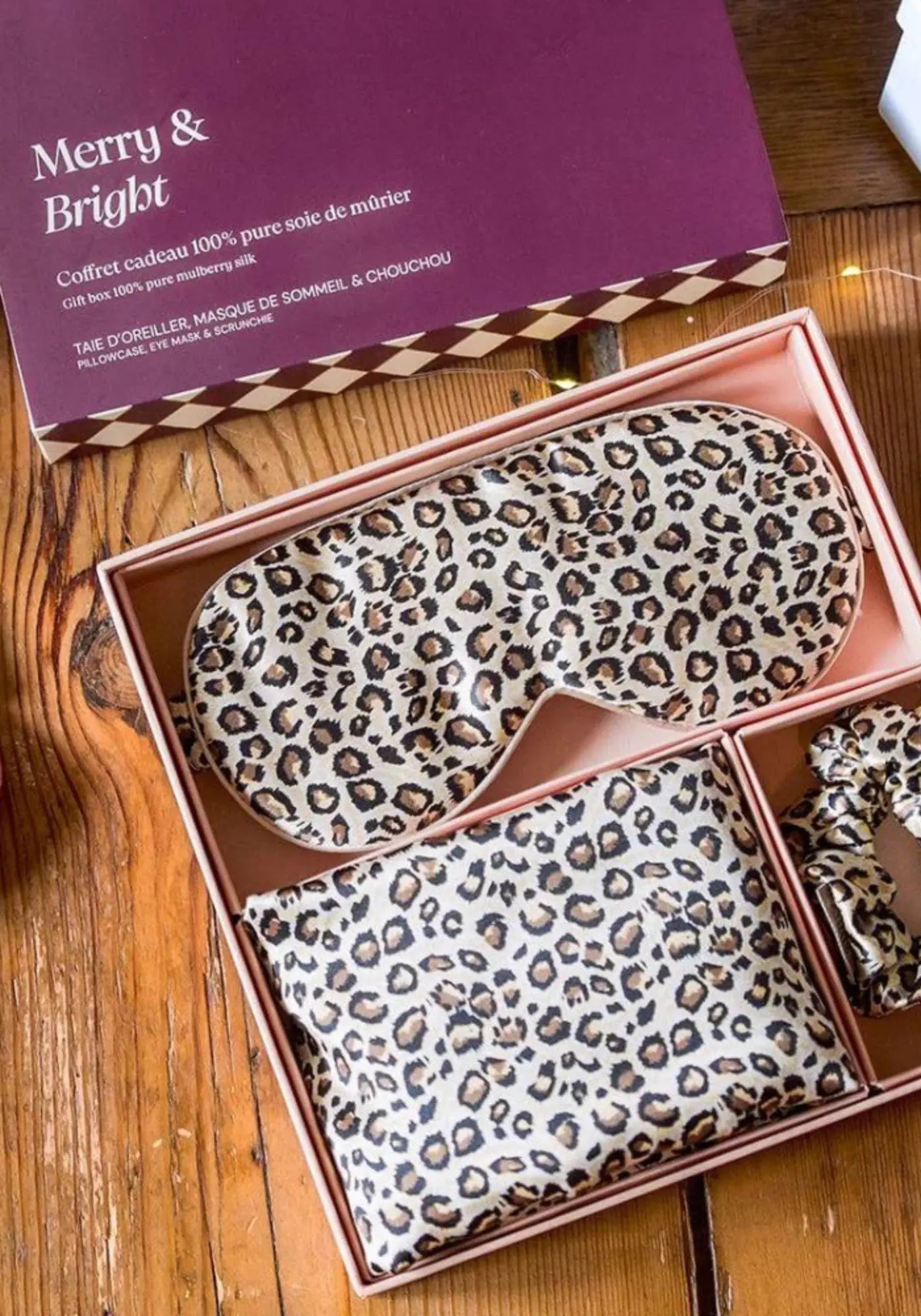 Le coffret cadeau de noel léopard de chez Emily's Pillow