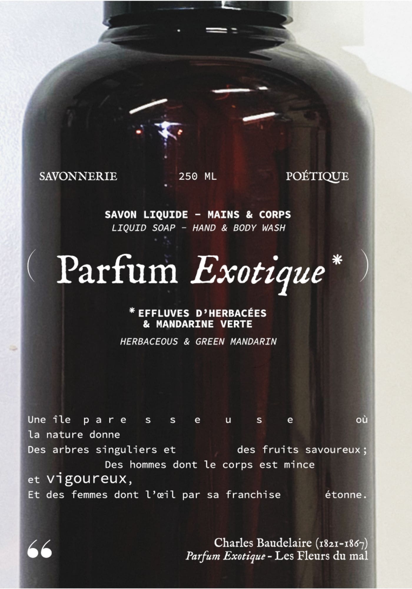 Zoom sur le poème de la bouteille de savon liquide parfum exotique de chez Motsent