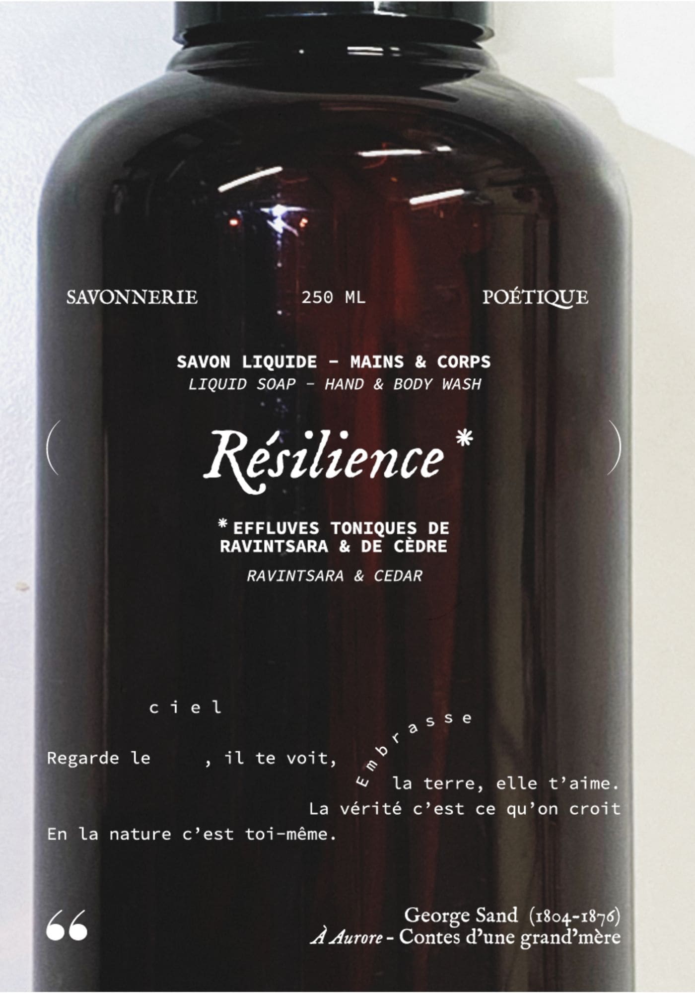 Zoom sur le poème de la bouteille de savon liquide Résilience de chez Motsent