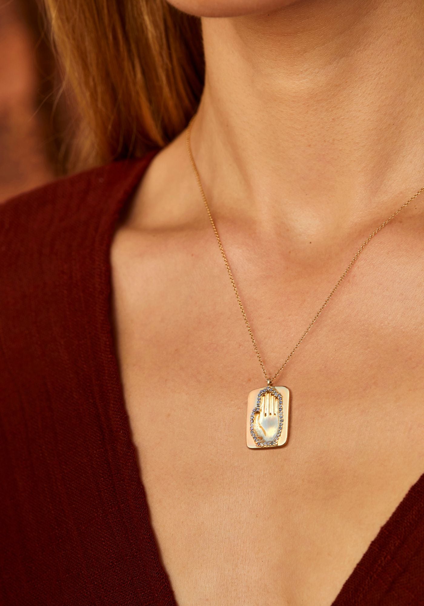collier-Abhaya-Mudra-plauqe-or-diamants-bijoux-collier-femme-dorothee-sausset