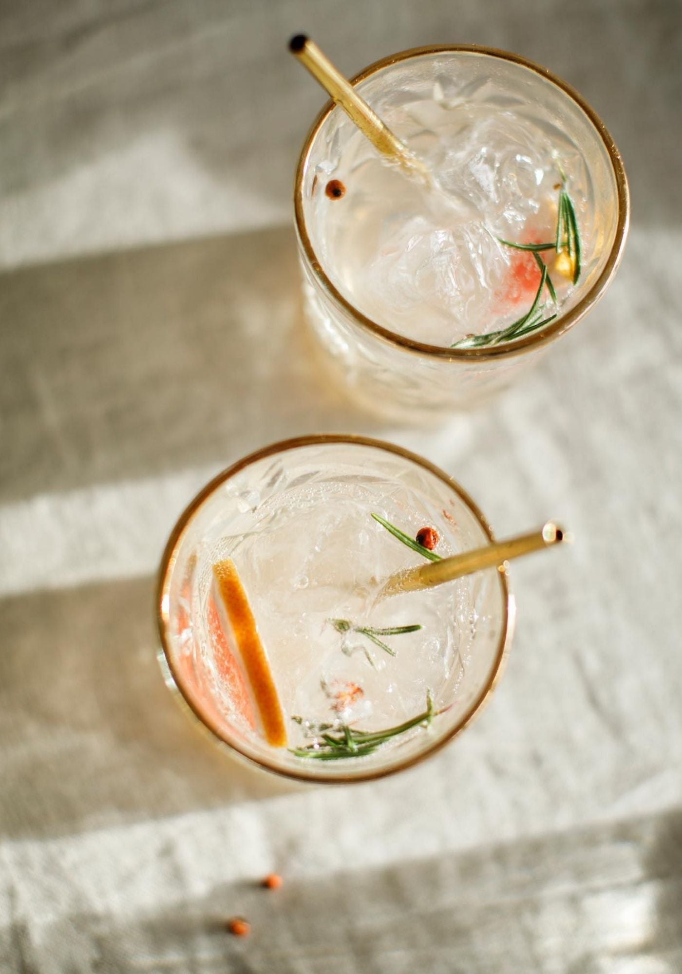 deux-verres-hobstar-vue-dessus-cocktails-dorure-verre-clover-gin