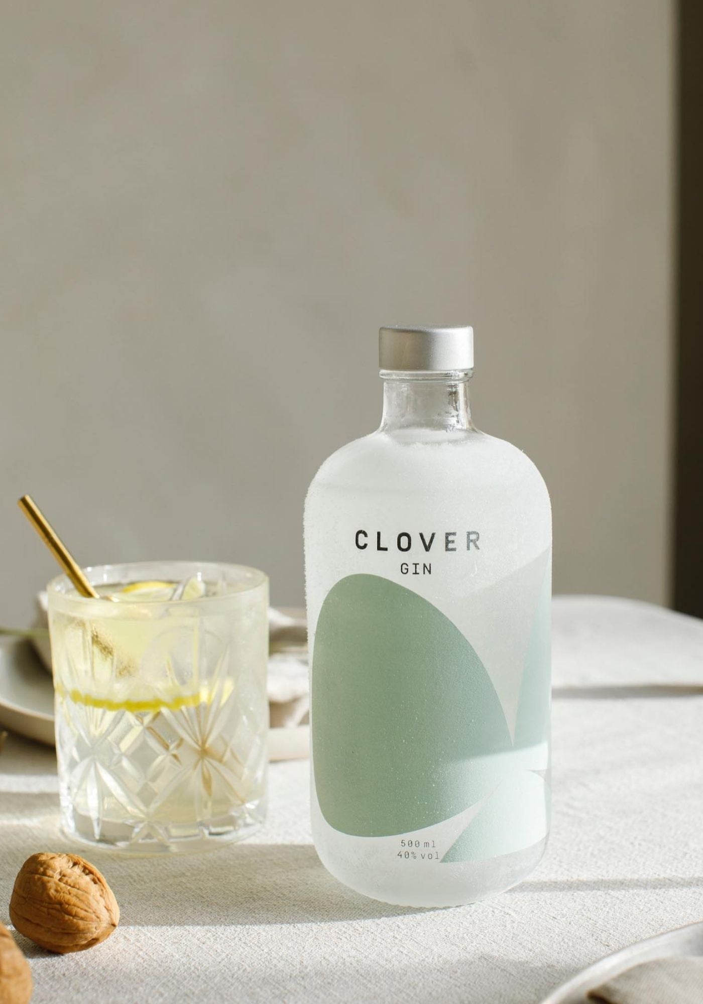 gin-clover-bouteille-original-clover-gin-decor-avec-verre