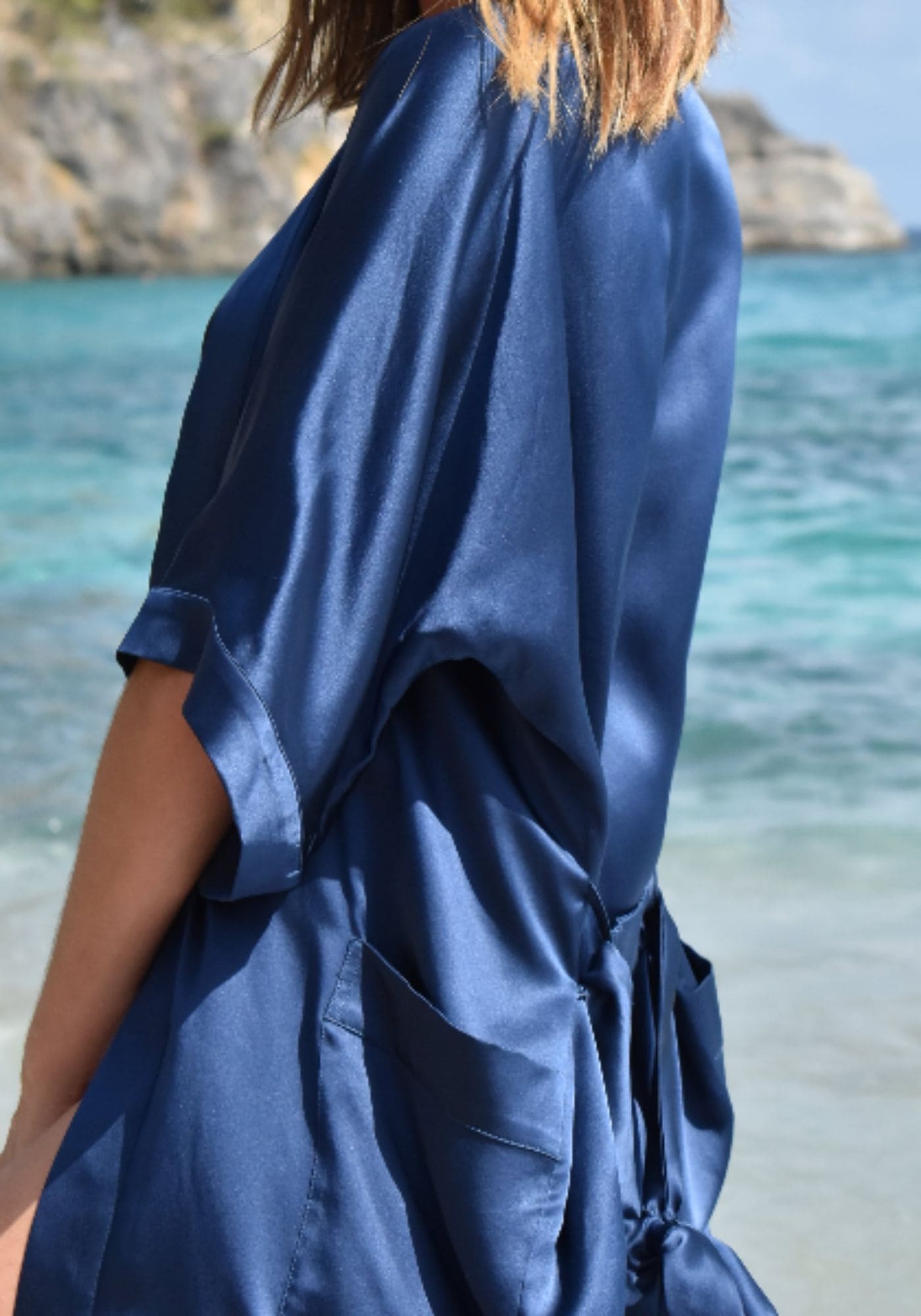 kimono-soie-bleu-nuit-femme-emilys-pillow